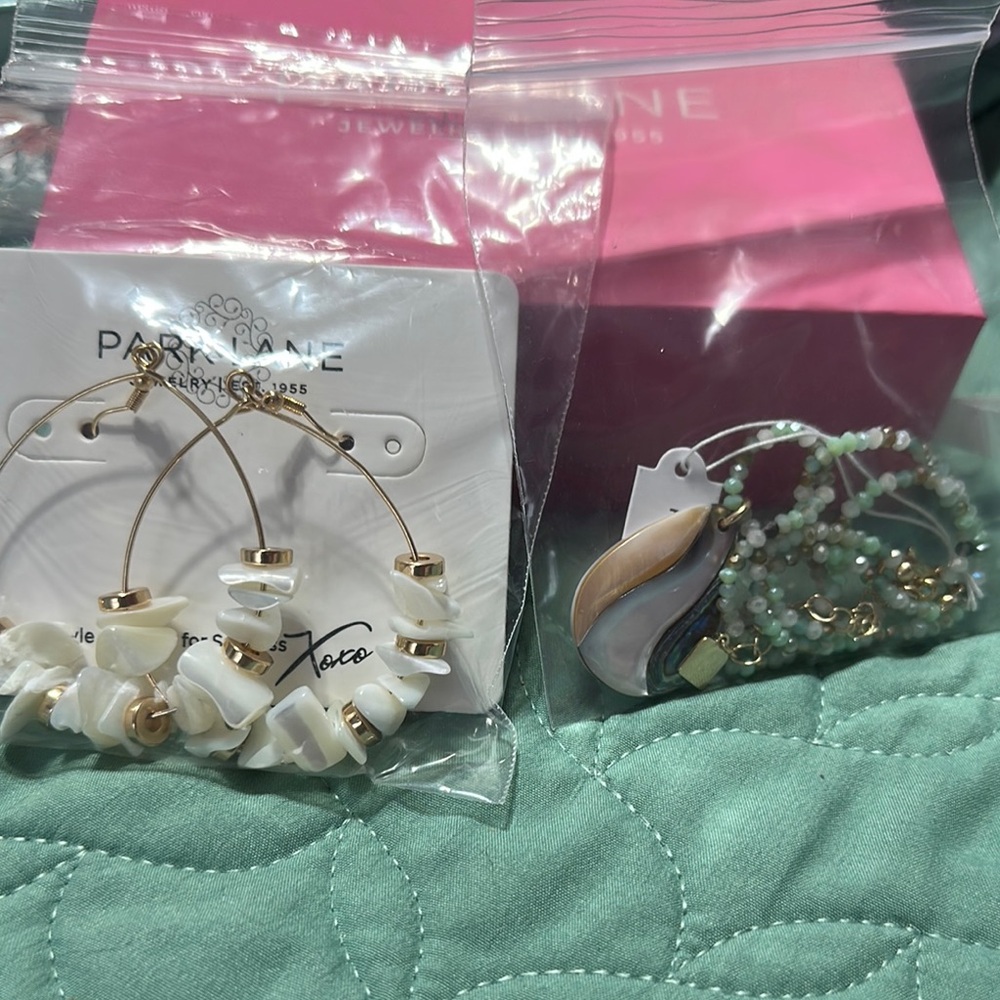 Parr Lane Jewelry Set with Earrings and Necklace